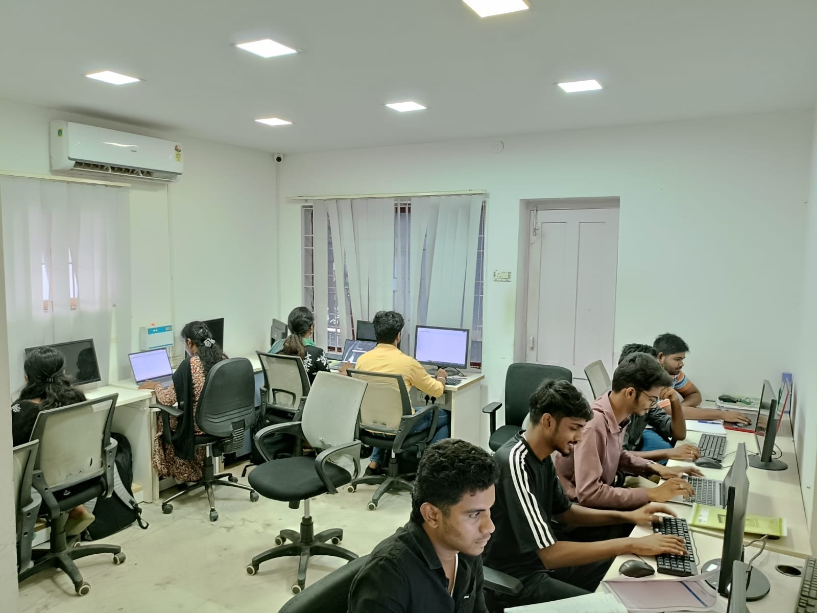 A full classroom at Techmaax Anna Nagar during a training session